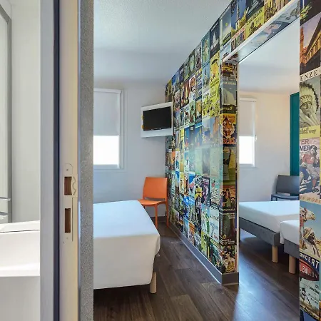 Hotelf1 Porte De Chatillon Otel Paris