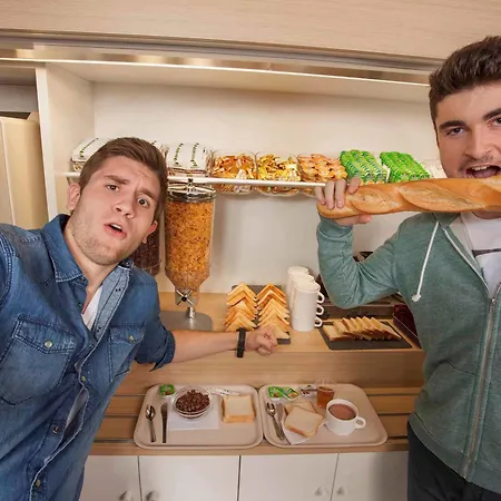 Hotelf1 Porte De Chatillon Hotel