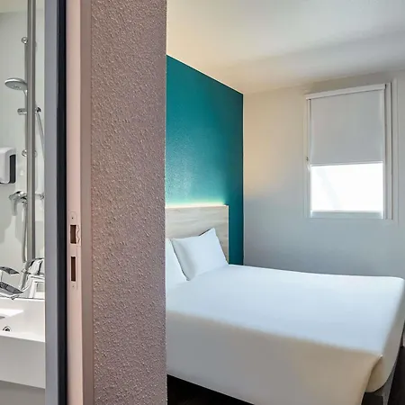 Hotelf1 Porte De Châtillon Paris