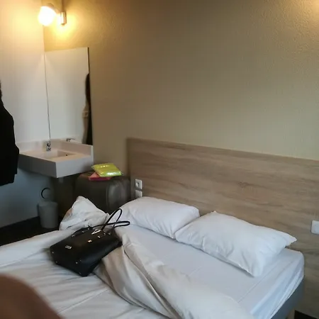 Hotell Hotelf1 Porte De Chatillon *