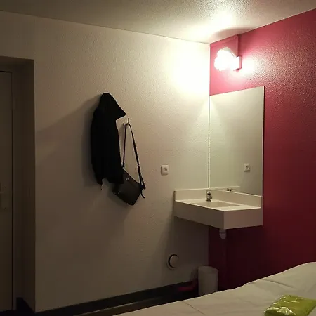 Hotell Hotelf1 Porte De Chatillon