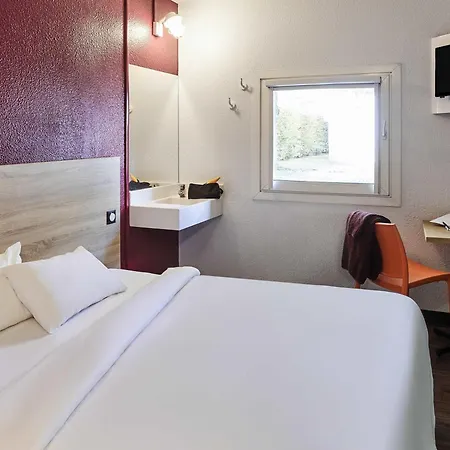 酒店 巴黎沙蒂永门f1酒店 *