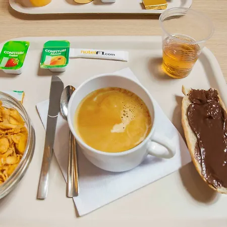 巴黎沙蒂永门f1酒店 酒店