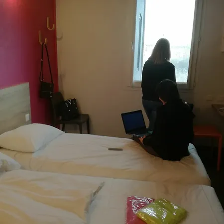 巴黎沙蒂永门f1酒店 酒店